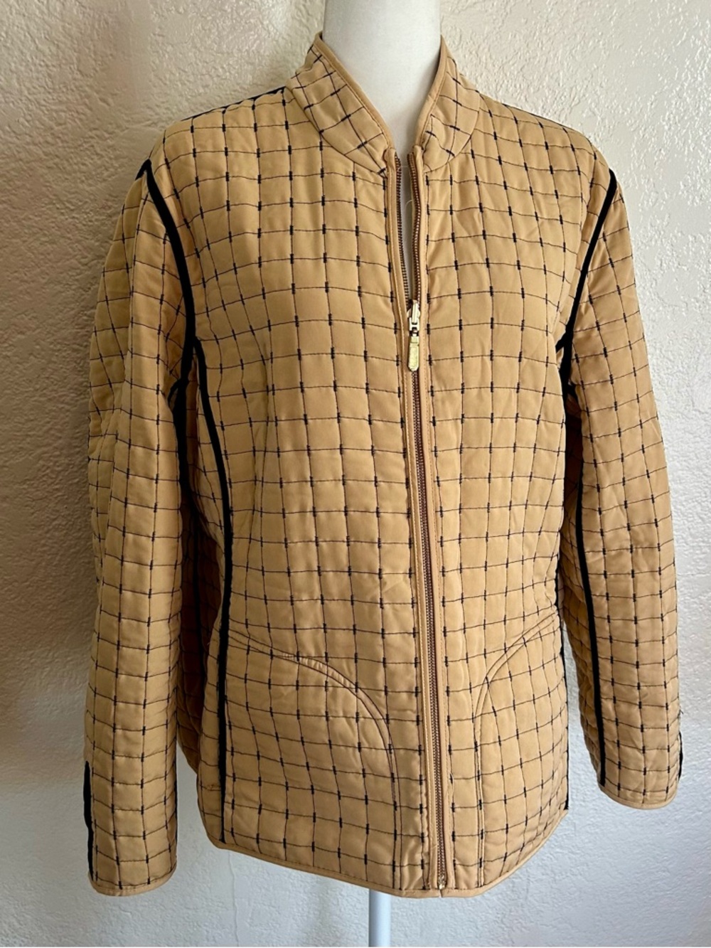 Hand Crafted Black Quilted Jacket reversible - Picture 8 of 10